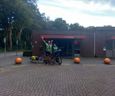 Bernadette en Arold op weg naar Parijs