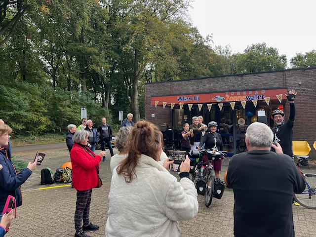 Bernadette en Arold terug uit Parijs