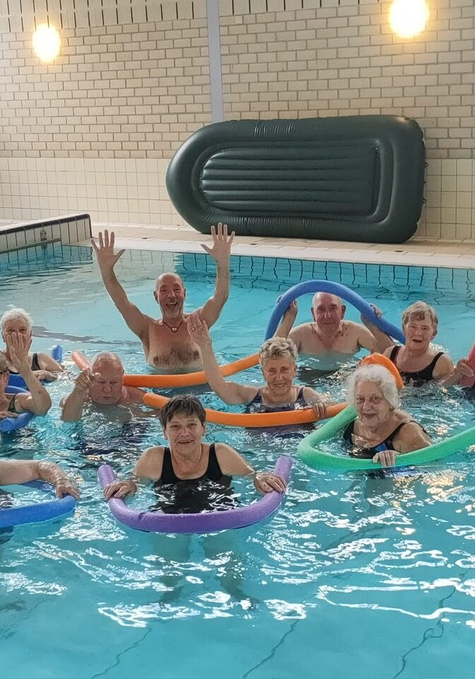 foto Arold met volwassenen foto Arold met volwassenen